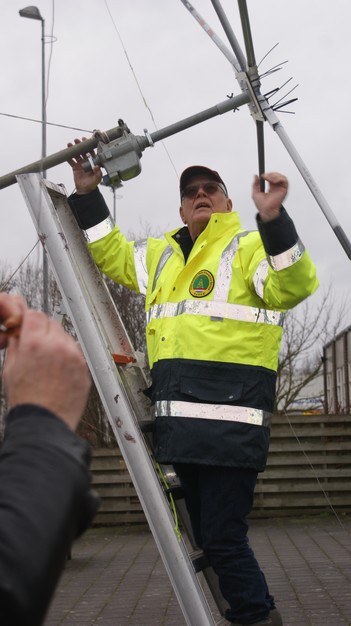 Ja Gert! dat is nu een Moxon! Gemaakt door Henk PA0HFT. Deze is voor 20m en wordt met een rotor aangesloten. 